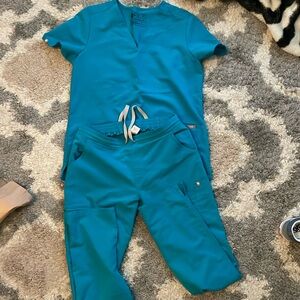 EUC Figs Teal Scrub Set